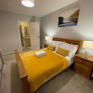 In Cardiff, Sleeps 8 Holiday home Cardiff