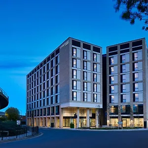 Courtyard By Marriott Airport Hotel Londres