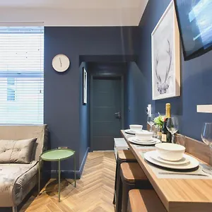Yellow Hive Boutique 1 Apartment